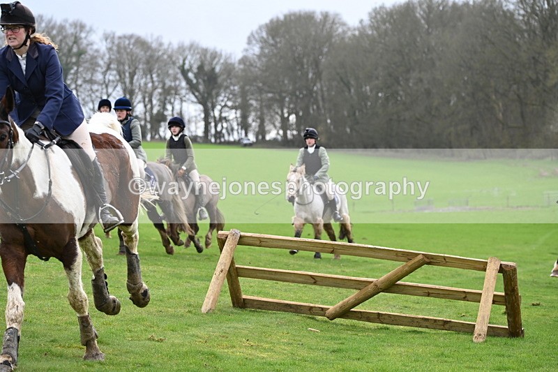 WJ6_9167 - Line Three