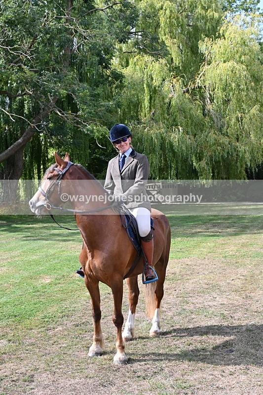 WJ6_3194 - Berks & Bucks - The Old farmhouse - Hound Exercise 20-08-25