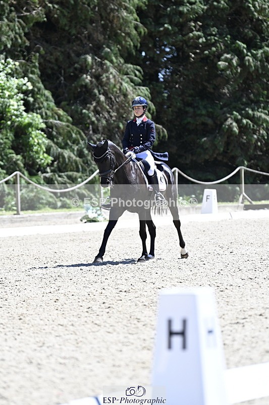 250522A-141431-04309 - D-409-Kirsty.Chabert-HERALDIKS.GIRL.OPPOSITION