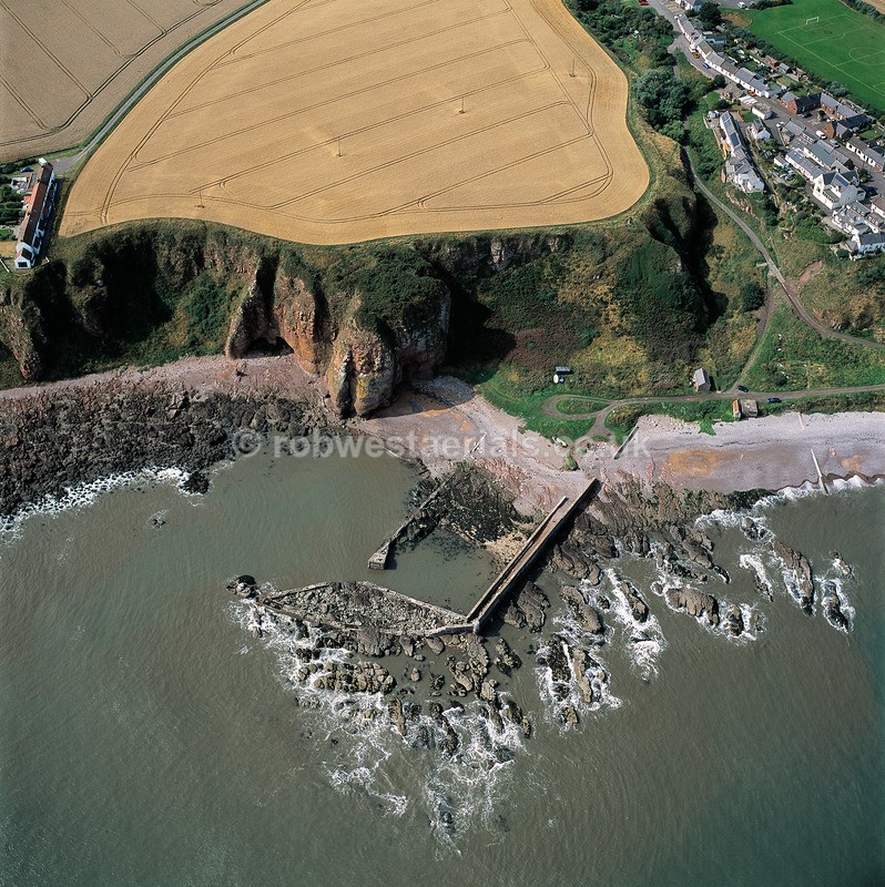 A00736J Remnants of Auchmithie Harbour in 2018 - East and north coastlines