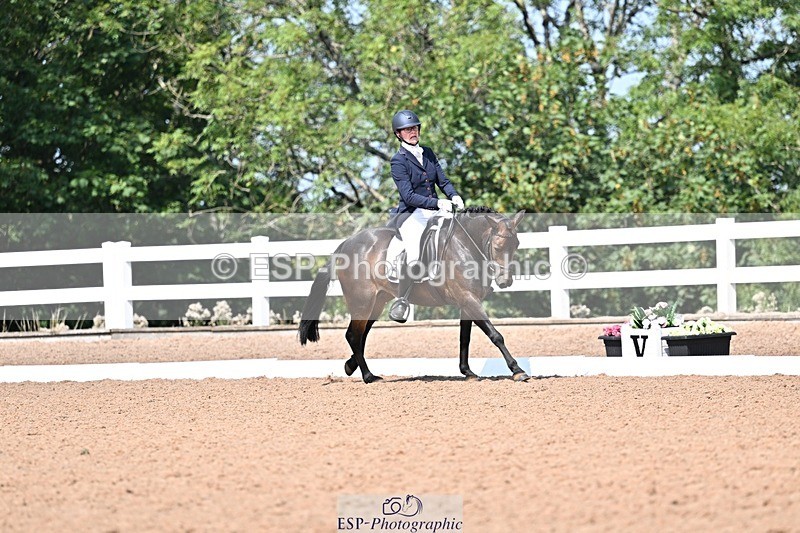 250816-122245-03998 - 090-Sarah.GoddardSaris.Fingers.Crossed