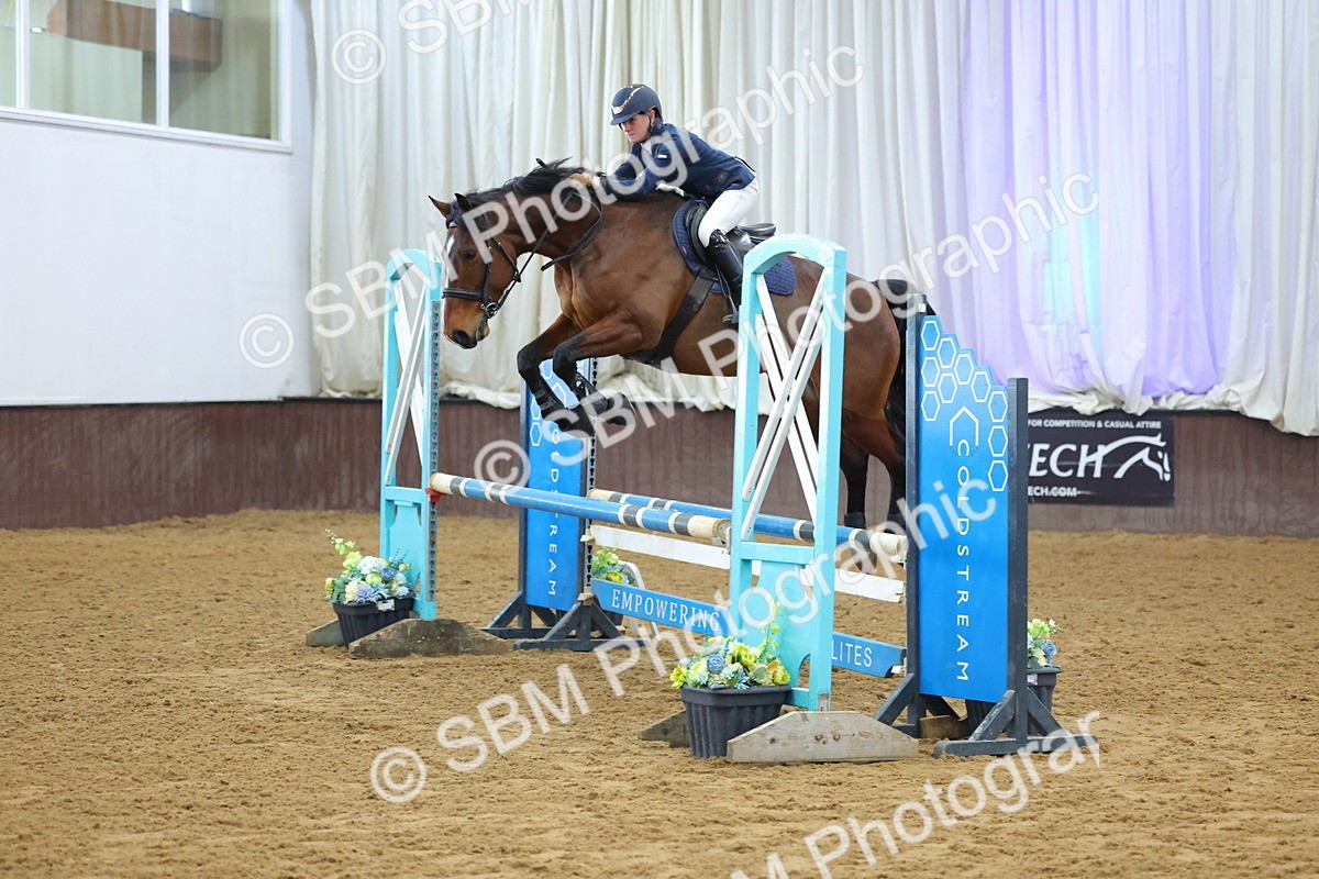 SBM_010066 - Class 21 - Nupafeed Supplements Senior Discovery/ 1m Open - First Round (1.00m)