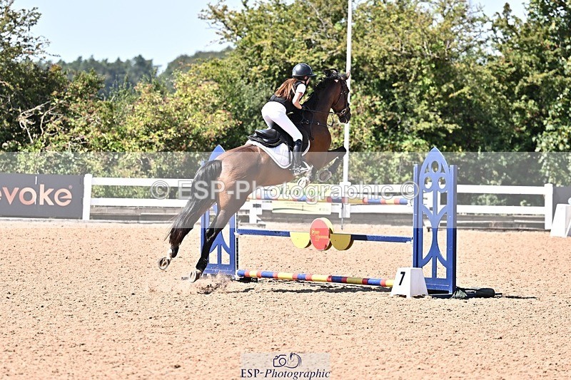 260812-130602-00566 - Cls 6 Foxhunter and 1.20m