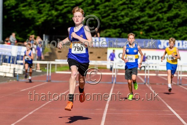 Age26 SUN-920786 - Track Male Set One