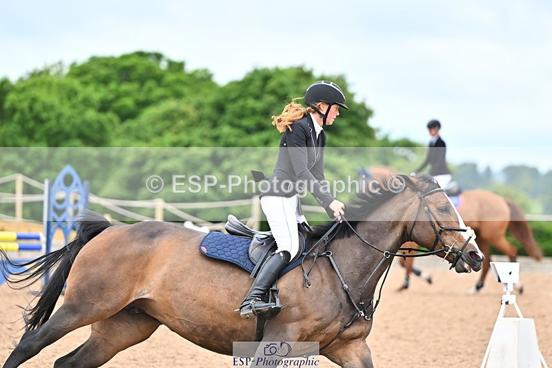 240608A-092013-01952 - Cls 1 Snr British Novice and 90cm Open