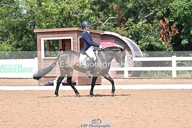 250816-122412-04008 - 090-Sarah.GoddardSaris.Fingers.Crossed