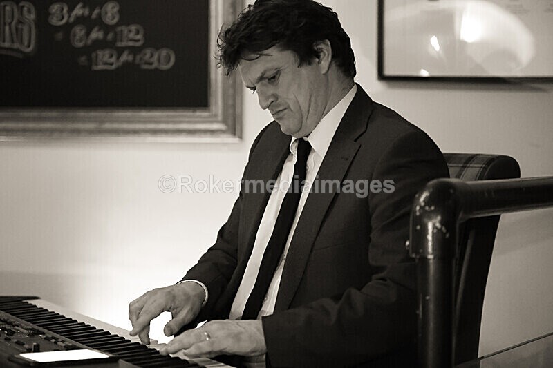 NKC-68 - Denny Illet and chums plays tribute to Nat King Cole