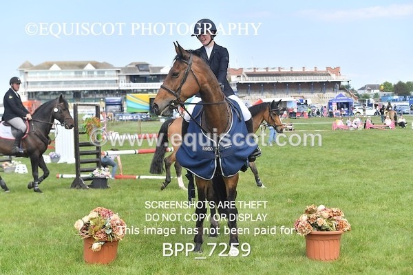 BPP_7259 - CLASS 3 Andrew Hamilton Coach, RHS Foxhunter Championship Qualifier