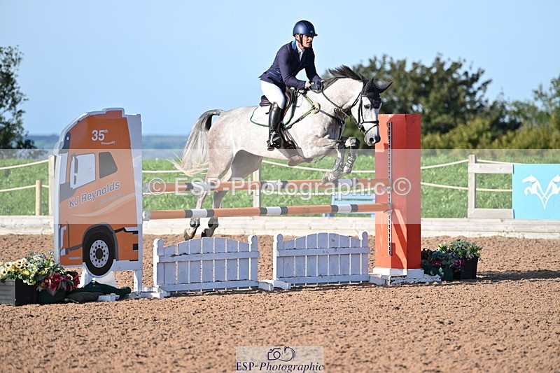 231015A-095818-07105 - Cls 28 Newcomers & 1.10m Open