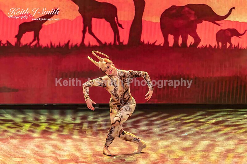 6KJS0327 - Ambition show team