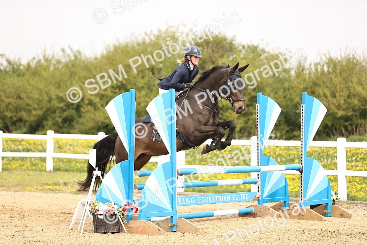  - Class 15 - Senior British novice - 90cm