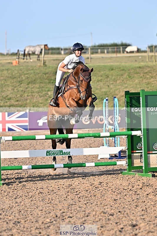 250812-190425-00528 - 1m and 1.10m