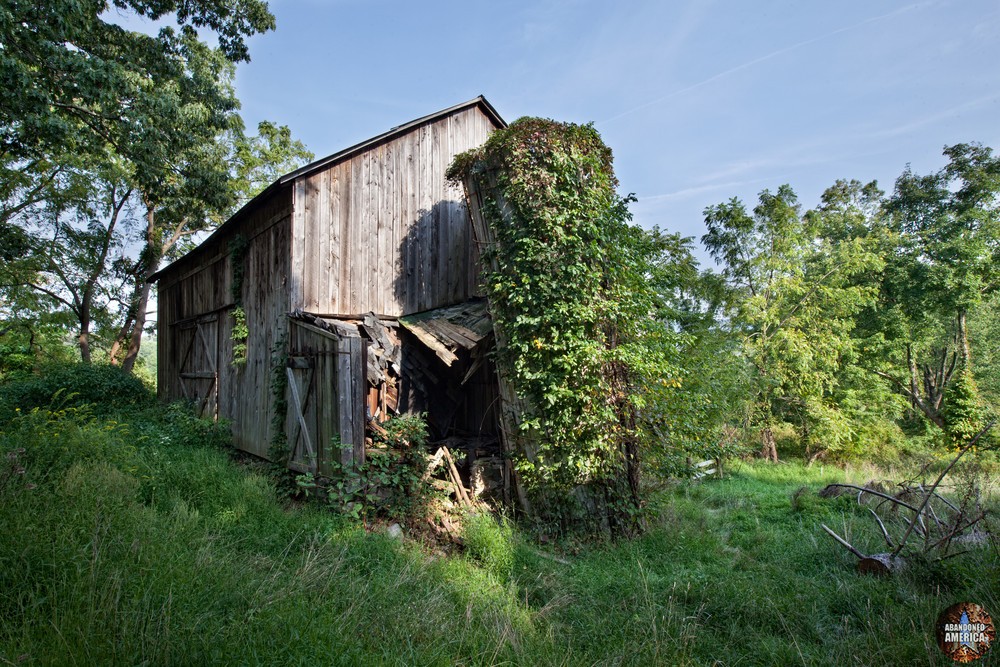 Abandoned Farm | Bellow - Abandoned Houses and Homes