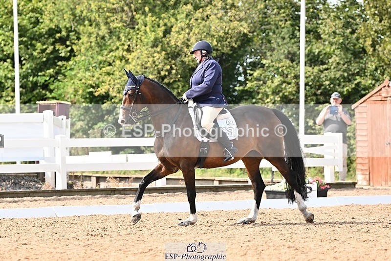 250815-111826-00578 - 031-Nicola.SealRebel.Heart