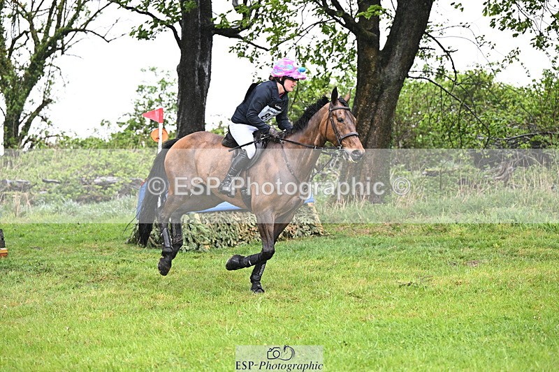 250418-123414-03017 - 080-Tichy.Sanders-SPARHANGER.VELVET