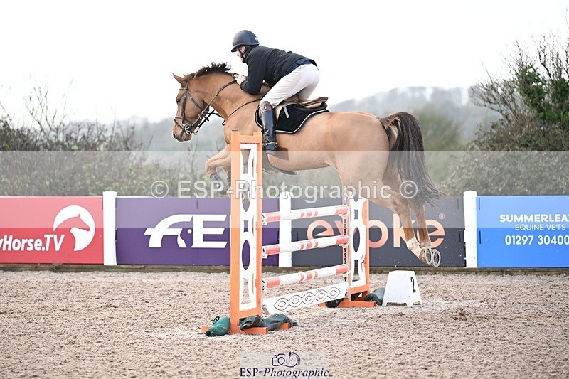 251206-122809-00961 - Cls 12 Snr Newcomers and 1.10m