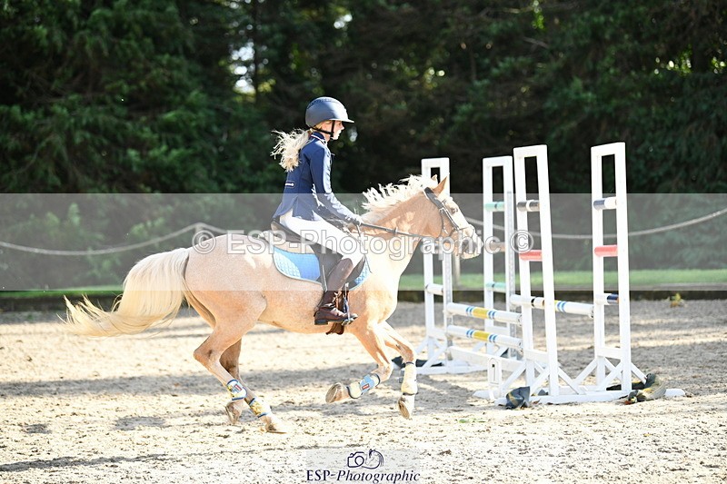 251004A-153306-01873 - Classes 8 & 9 70cm