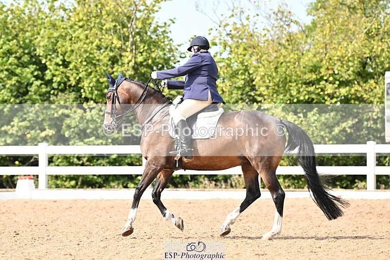 250815-111941-00585 - 031-Nicola.SealRebel.Heart