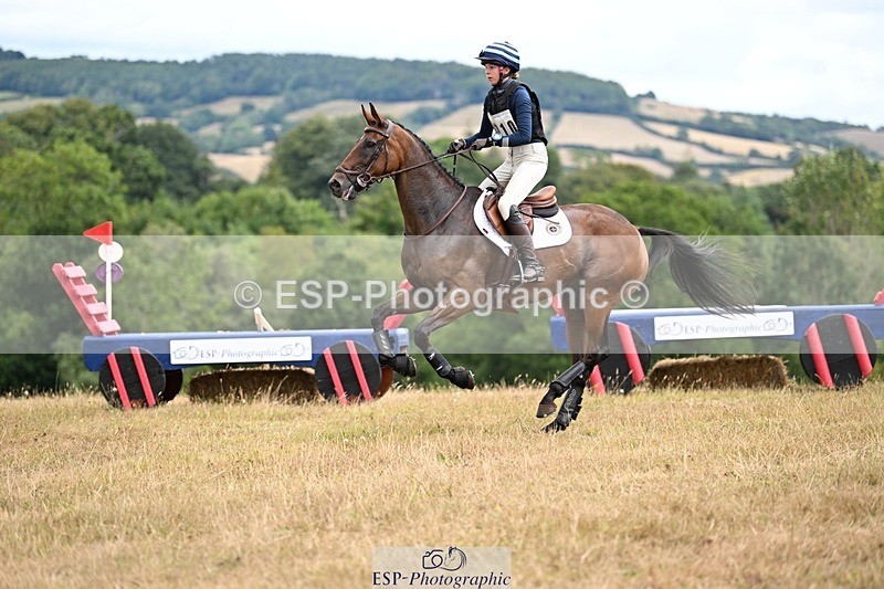 250803A-150031-15437 - P-710-Isla.Kitson-BLUES.CLOUD