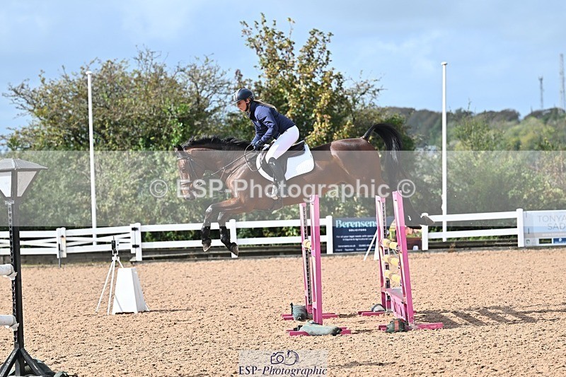 261014-125815-00525 - Cls  05 Snr Newcomers & 1.10m Open