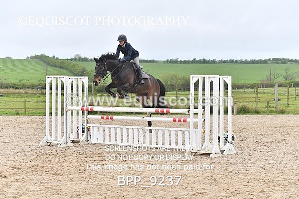 BPP_9237 - CLASS 30 SUN Senior Newcomers/ 1.10m Open
