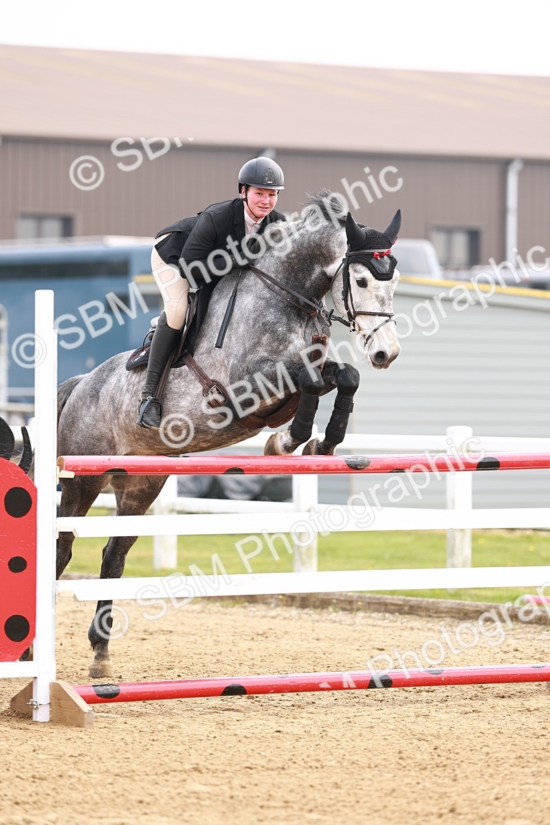  - Class 19 - Senior Foxhunter - 1.20m