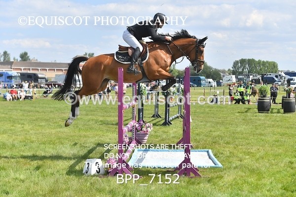 BPP_7152 - CLASS 3 Andrew Hamilton Coach, RHS Foxhunter Championship Qualifier
