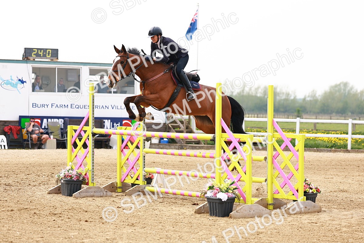  - Class 19 - Senior Foxhunter - 1.20m