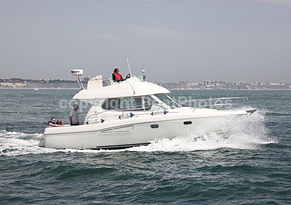090524 GOLD TOP IMG_1761 - Flybridge Cruisers