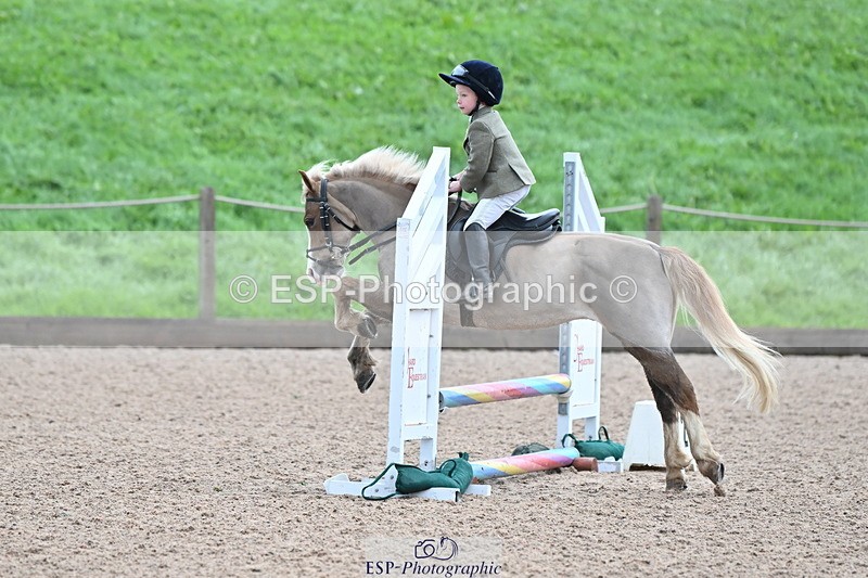 231029A-093550-02437 - 60cm Club and Schools