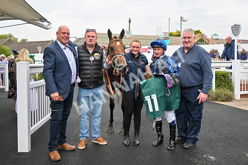 280824-Race 3-Too Much Too Young-4730 - Race 3