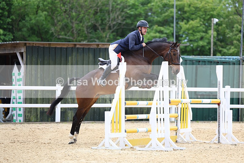 3E7A9439 - Class 8: Senior Newcomers/1.10m open