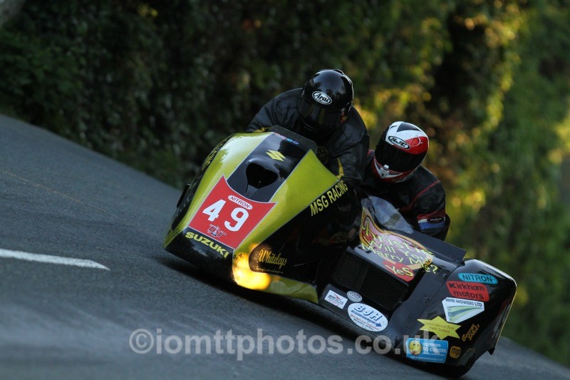Mark Saunders & Kevin Jones - Friday Practice - Sidecars