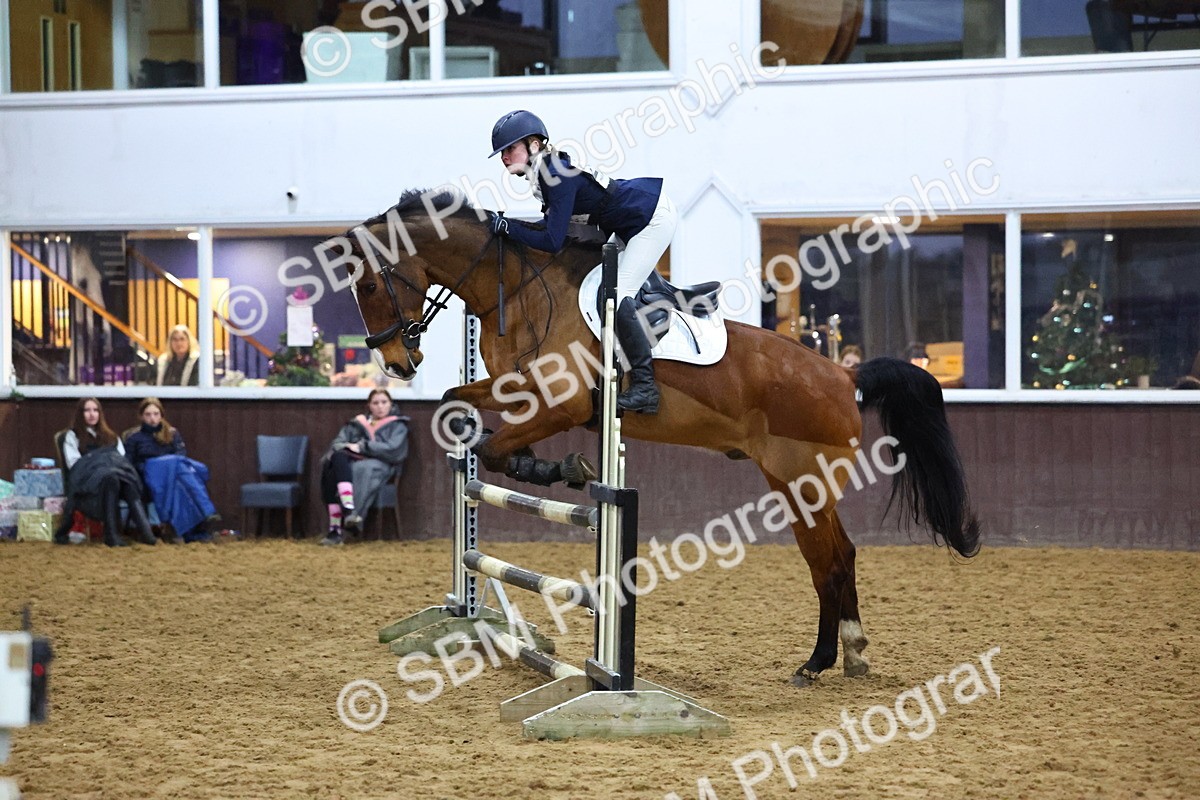 SBM_002765 - Class 6 - Holly & Ivy Stakes - 90cm