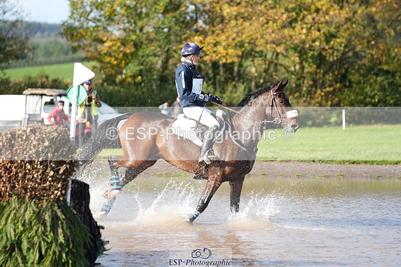 251024A-105311-06968 - A-007-Maja.Hullah