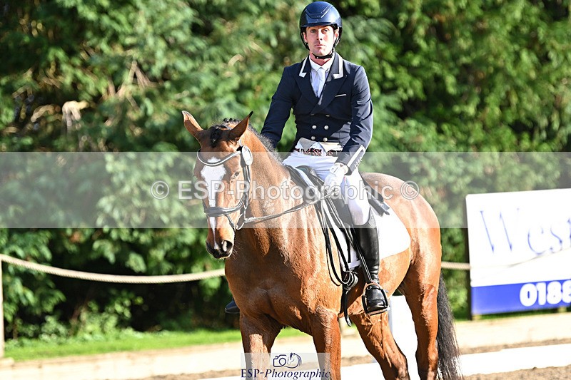 241023-160816-00865 - 013-Cameron.Beer-GREENLANES.LE.BAMBALOU