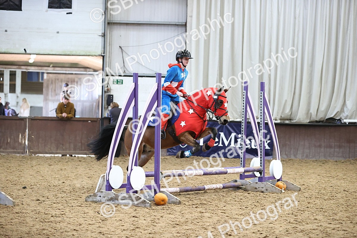 SBM_001605 - Class 3 - Horse & Hound 60cm