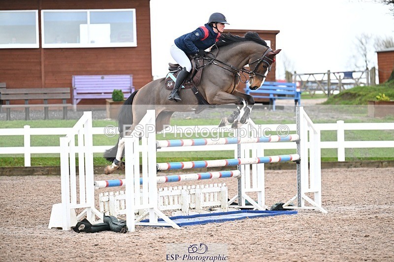 251206-135117-01195 - Cls 13 Snr Foxhunter and 1.20m