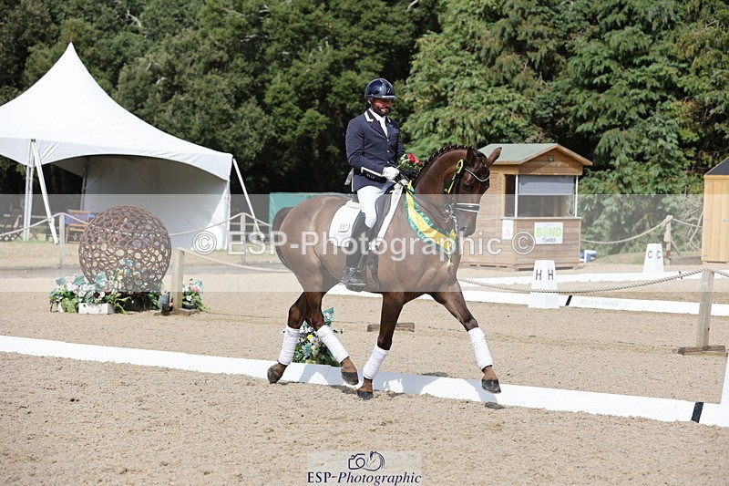 250809A-155928-04711 - Medium GOLD Presentations