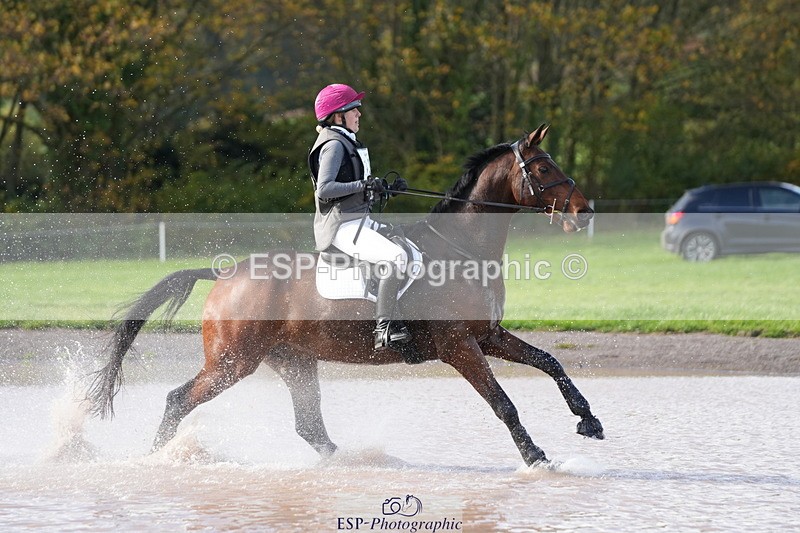 251024A-131532-11028 - B-158-Hannah.Hobhouse
