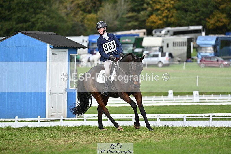 251024A-133904-12188 - D-363-Florrie.Ball