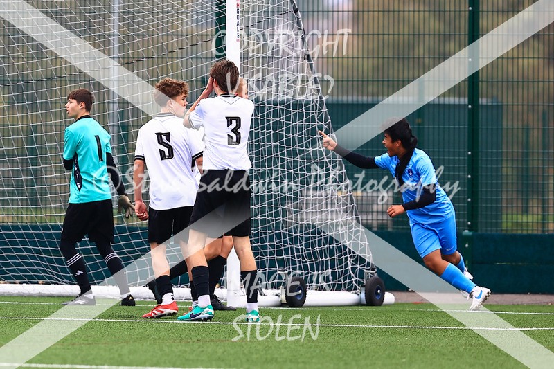 1DX30813 - 2025-10-12 FC Abbey Meads U15 Blue V Hungerford Town Juniors U15 Black