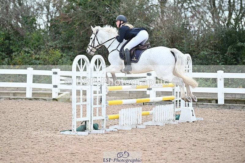 231119A-114214-05484 - Sun Cls 5 Newcomers & 1m Open