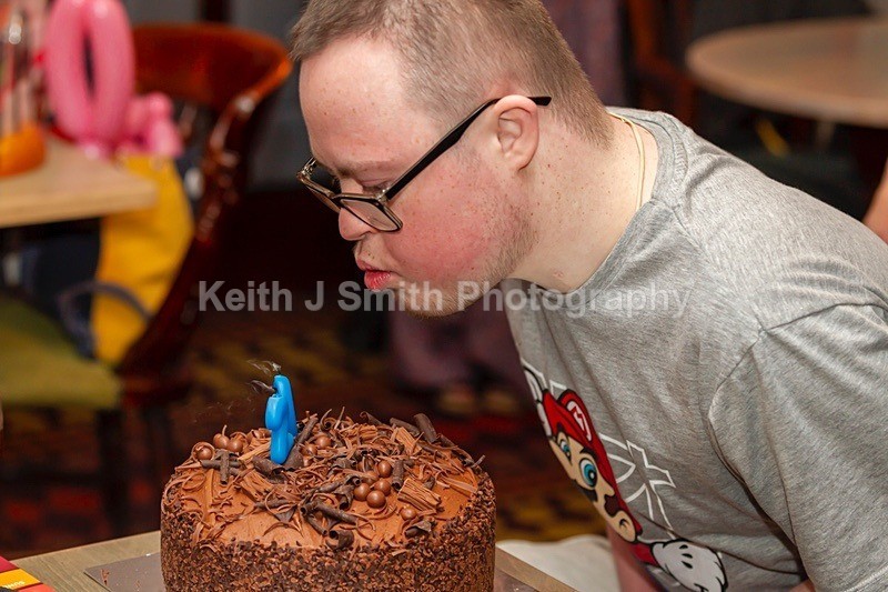 4KJS0589 - Chris's 20th Birthday Party.