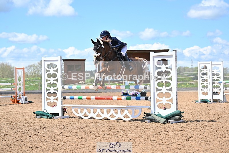 240504A-130849-01707 - Cls 4 Blue Chip Pony Newcomers & 1m Open