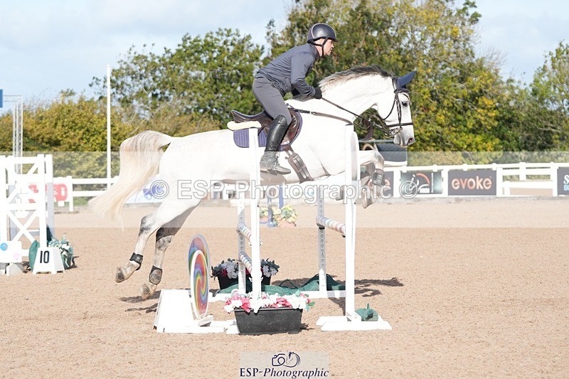 251005-103713-02593 - Cls 22 British Novice and 90cm