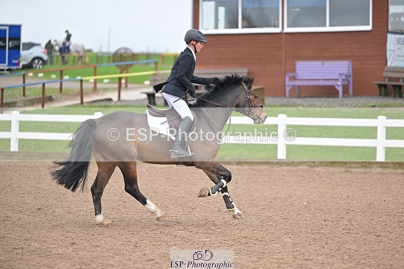 251116-120327-01307 - Cls 6 Pony Newcomers and 1m Open