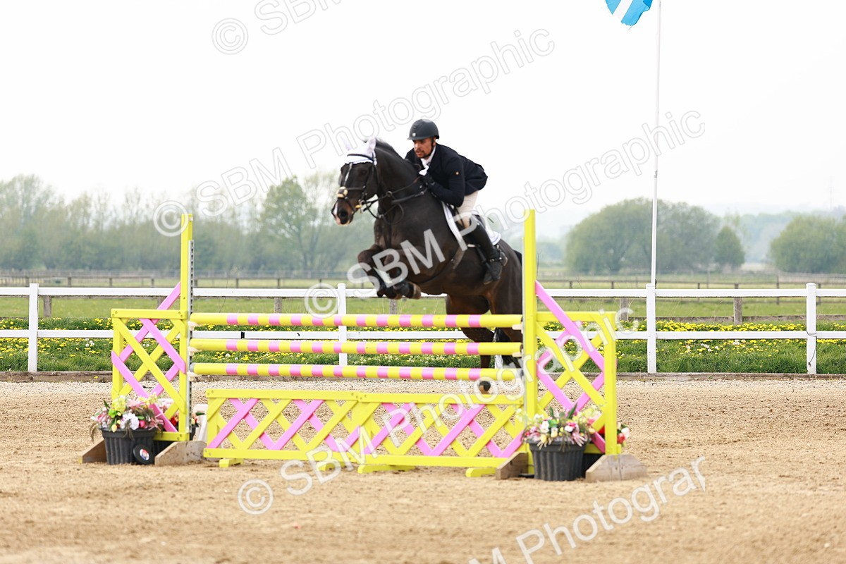  - Class 19 - Senior Foxhunter - 1.20m