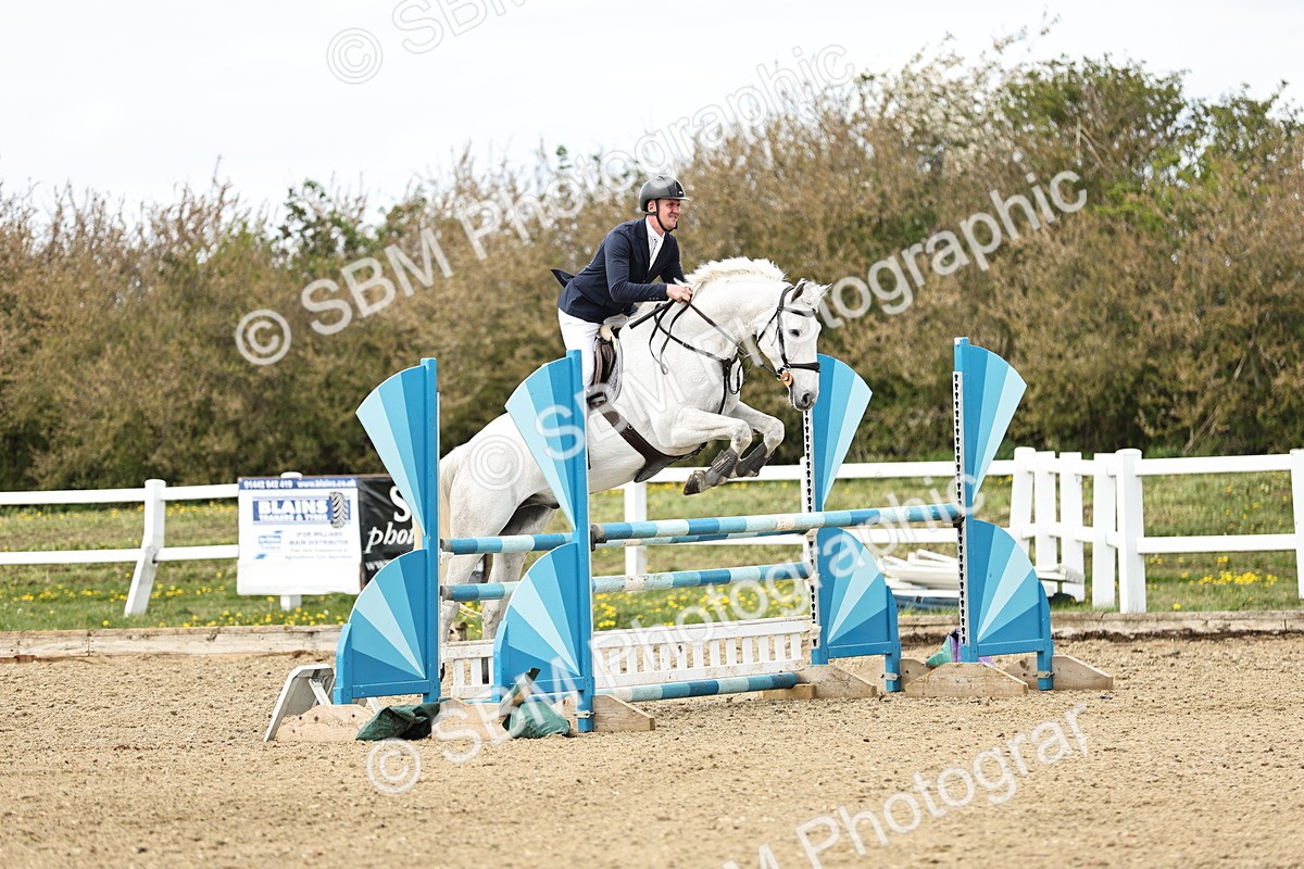 SBM_001318 - Class 4 - Senior Newcomers - 1.10m