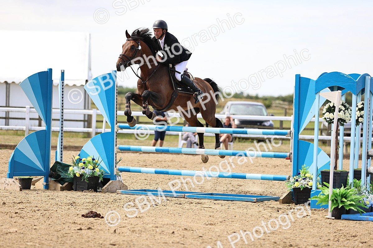 SBM_009951 - Class 8 - Senior Newcomers - 1.10  Open